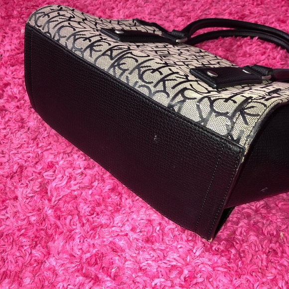 Calvin klein black handbag - Picture 7 of 8